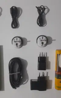 مفت چند آداپتور شارژر (کلگی) و چند کابل شارژ مختلف