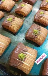 فروشنده خانم