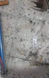 یک عدد تلمبه دستی . و داخل کولر آبی