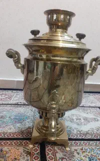 یک سماور ذغالی روسی