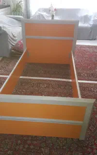 تخت نوجوان