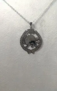 اکسسوری گردنبند شیر و خورشید
