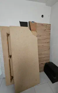 تخت خواب و آینه
