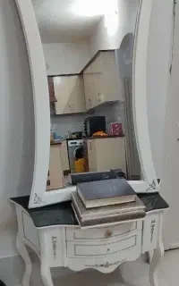 اینه کنسول و شمعدان ومیز اتو‌و‌چرخ