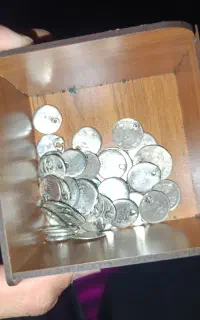 تعدادی سکه نقره