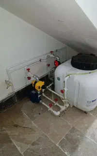نصب پمپ و منبع لوله کشی آب و فاضلاب