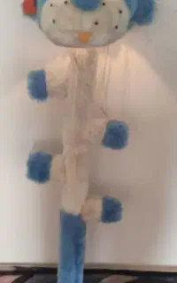 چوب لباسی و چراغ خواب
