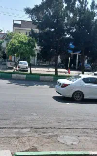 مغازه بومهن بر خیابان اصلی