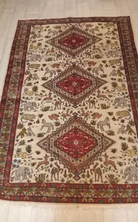 فرش دستباف شکارگاه قدیمی