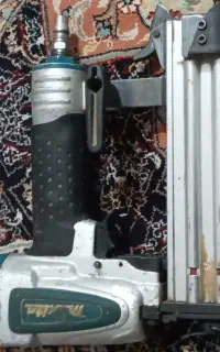 میخ زن بادی