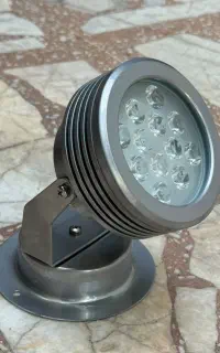 چراغ باغچه ای ضد آب