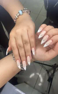 خدمات ارایشگری ناخن