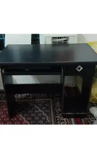میز کامپیوتر و کابینت دو در
