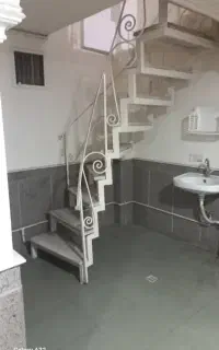 پله داخل مغازه