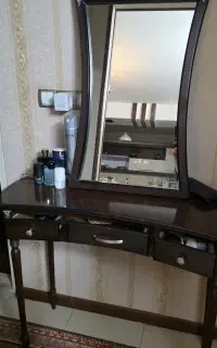 میز و آیینه