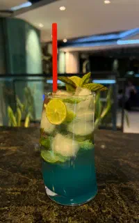 به همکار خانوم جهت کار در کافه
