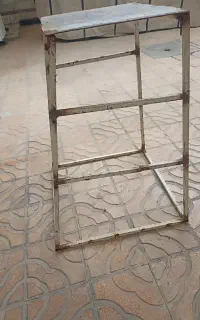چهار پایه آهنی محکم