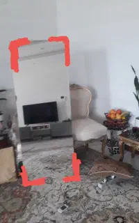 آینه قدی محکم و بدون هیچ ایرادی فقط قاب نداره