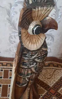 یک عدد مجسمه چوبی جغد دکوری