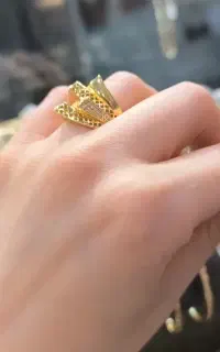 انگشتر نگین دار