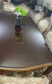 میز عذاخوری سلطنتی در حد نو