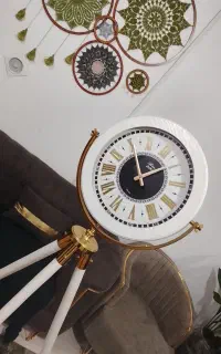 ساعت ایستاده سه پایه