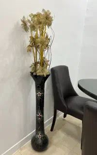 گلدون ایستاده همراه گل