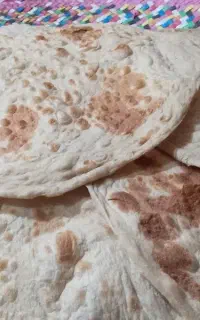 نان تنوری تازه وخوشمزه موجوداست
