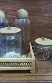 بانکه شیشه ای در چوبی با سینی چوبی دکوری