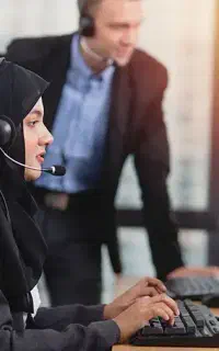 خانم بازاریاب تلفنی خانم