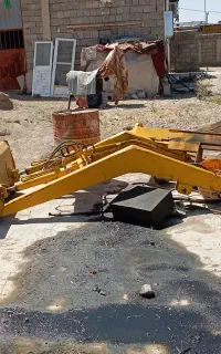 یک دستگاه بیل جلو شرکتی وچهارجک تراکتور فرگوسن