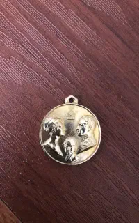 سکه مدال آویزی تاجگذاری سه رخ