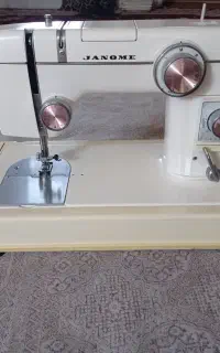 چرخ خیاطی ژانومه