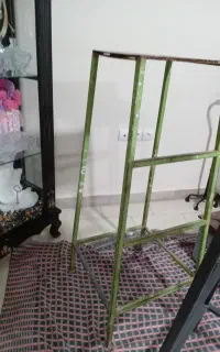 چهارپایه آهنی بسیار محکم
