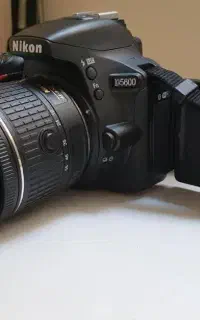 دوربین عکاسی حرفه ای d5600 نیکون