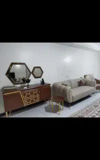 آینه وکنسول.