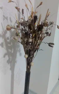 گل خشک با گلدان پایه بلند