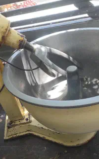 فروش یک دستگاه خمیر گیر 30 کیلویی