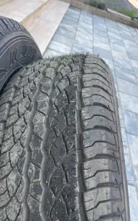 یک جفت لاستیک کی ام سی