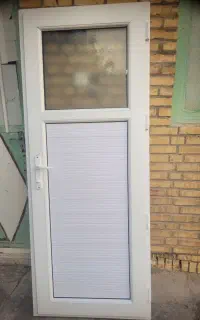 یک‌ عدد درب سرویس حمام دوجداره