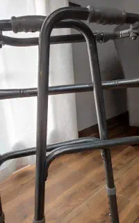 چهارپایه چوبی