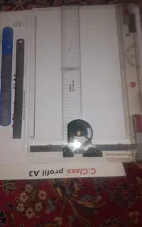 تخته نقشه کشی و خط کش و کیف