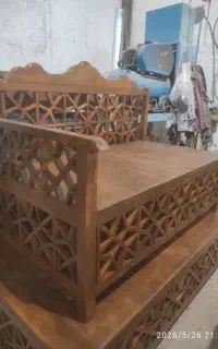 تخت سنتی و باغی مدل مینیمال