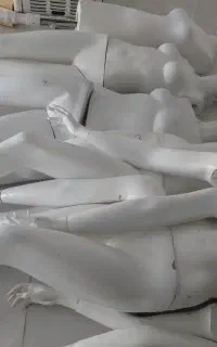 مانکن دست و پا دار