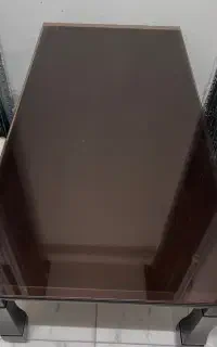 میز جلو تلویزیون صحیح و سالم