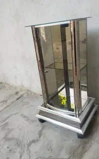 ویترین شیشه ای