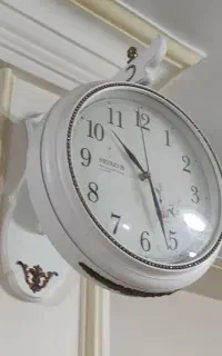 ساعت دو طرف