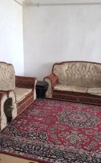مبل سالم و تمیز  هفت نفره همراه با گل میز