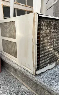 یک عدد کولر گازی پنچره ایی