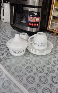 شش عدد نعلبکی و فنجان و قندان